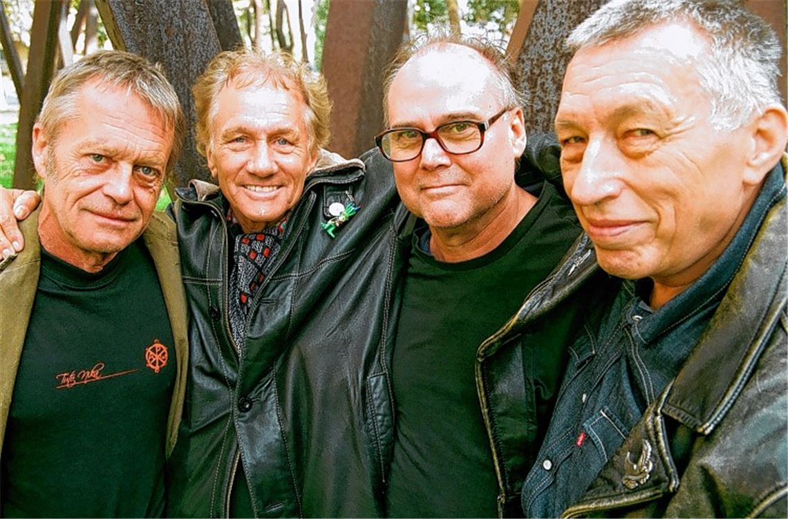 „Guru Guru“ (Bild links) gastieren am Freitag, 1. August, auf der Burg Löffelstelz. Dort sind bereits am Samstag, 19. Juli, um 20.30 Uhr die Musiker von „Delta Q“ zu erleben.