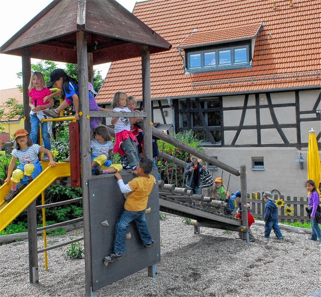 Gut ausgestattet mit Kindergartenplätzen ist die Gemeinde Ölbronn-Dürrn. Der Ortsteil Ölbronn (das Archivfoto zeigt den von der Gemeinde betriebenen Kindergarten „Sonnenblume“) hat bei der Zahl der neugeborenen und zugezogenen Kinder seit einigen Jahren die Nase vorn. Archivfoto: Schott