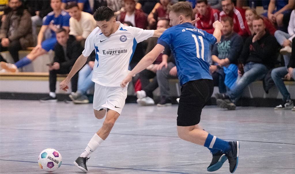 Gut besucht ist auch der 4. Brezelcup des TSV Wiernsheim am zweiten Weihnachtsfeiertag. Das Endspiel zwischen Enzberg und Illingen sorgt für angemessene Spannung.