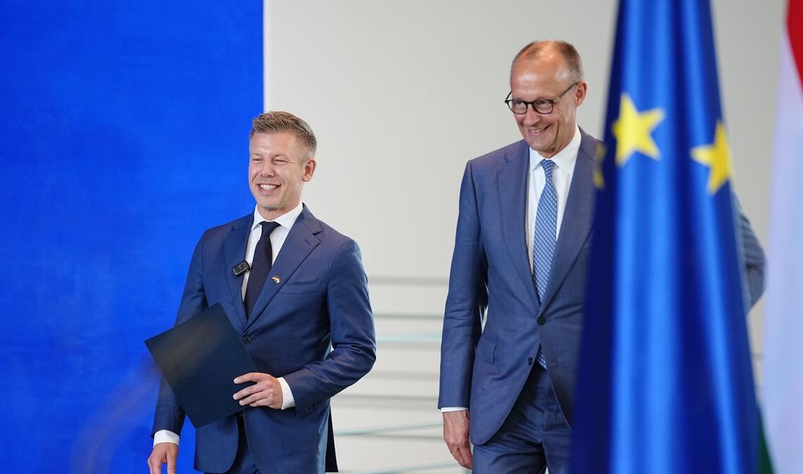 Gut gelaunt im Kanzleramt: Magyar und Merz.