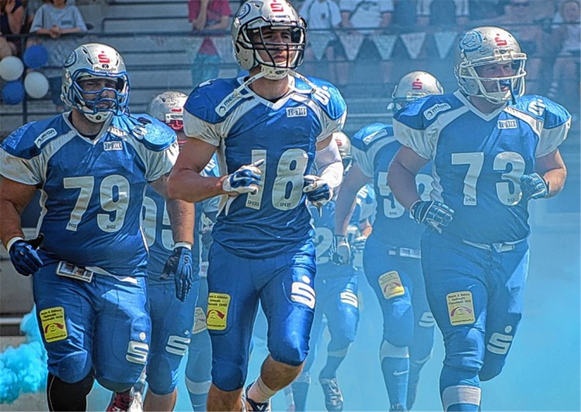 Gute Ausgangsposition für den Klassenerhalt: Entschlossene Wilddogs mit Chris Colon, Shawn Wilkins und dem Illinger Dennis Häcker (v.li.) in vorderster Reihe.