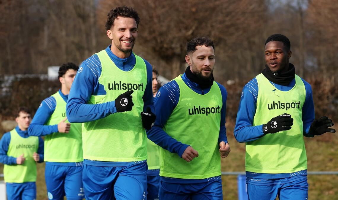 Gute Laune: Milan Petrovic, Kapitän Lukas Kiefer, Neuzugang Abdoulie Mboob.