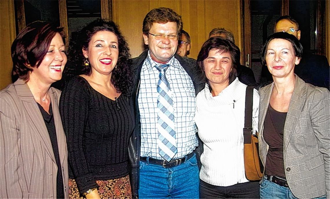 Gute Laune bei Bürgermeister Karlheinz Oehler am Wahlabend 2006.