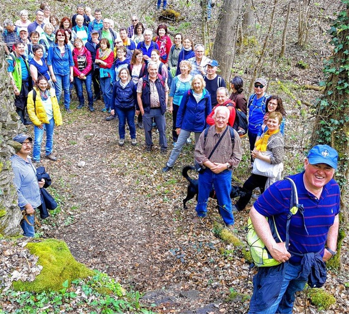 73 Wanderfreunde genießen Historie und tolle Ausblicke