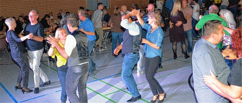 „Best Ager“ genießen Tanzvergnügen