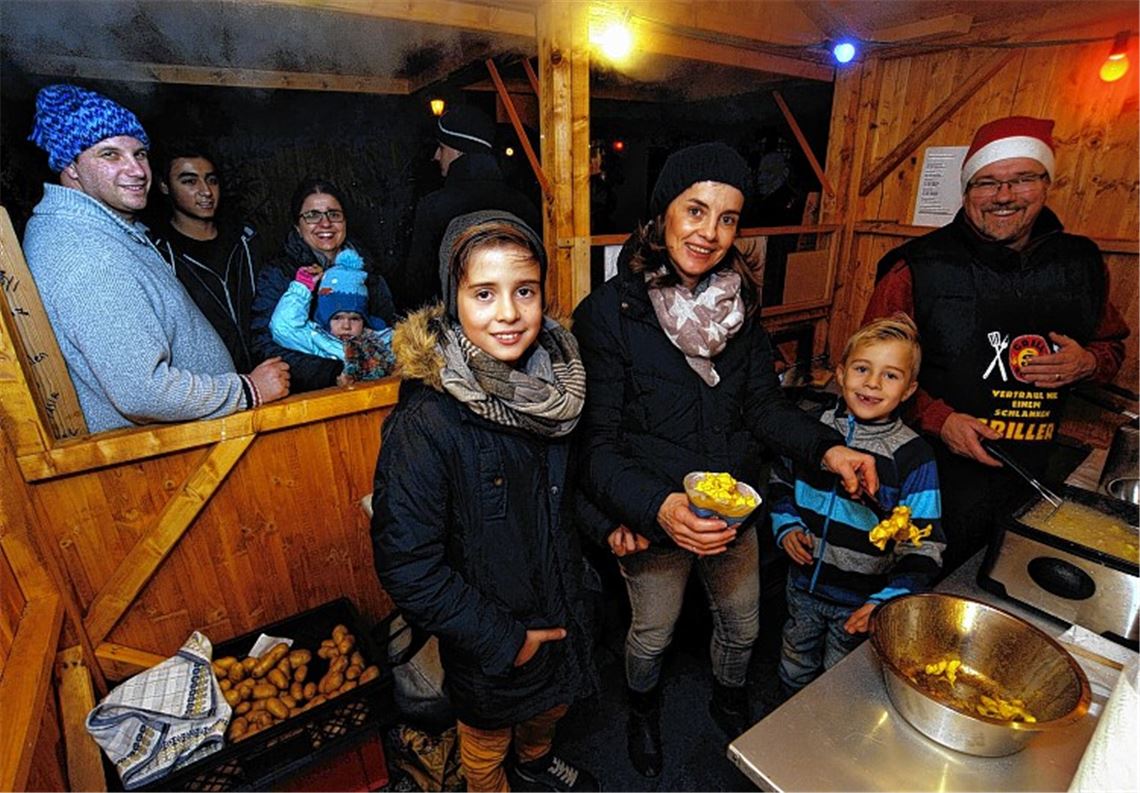 Knittlinger Weihnachtsmarkt eröffnet Knittlinger Weihnachtsmarkt eröffnet