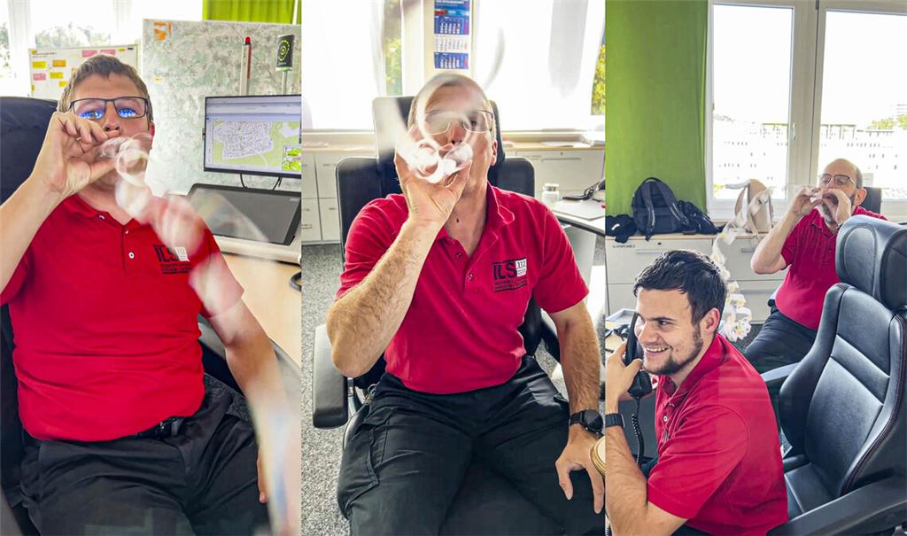 Gute Laune zum Jubiläum der Leitstelle (v. li.): Fabian Stimpfich, Marc Dittus, Marius Kurlle und Markus Rabold. Foto: Enzkreis/Joos