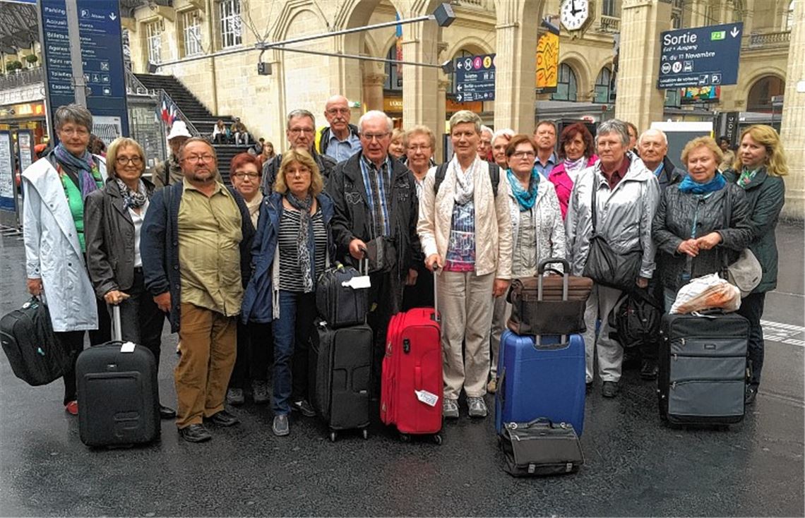 Gute Stimmung trotz Lokführerstreik in Deutschland: die Reisegruppe des Mühlacker Tagblatt am Bahnhof Gare de l’Est in Paris.