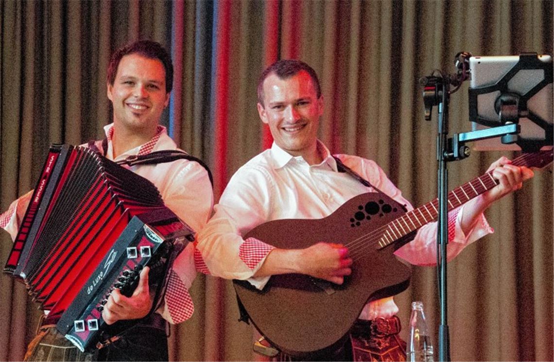 Gute Unterhaltung: das „Stadl-Duo“ ...