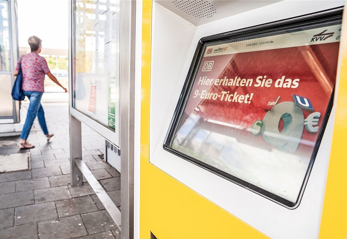 Guter Grund für den Umstieg auf Bus und Bahn: das 9-Euro-Ticket. Foto: Fotomoment