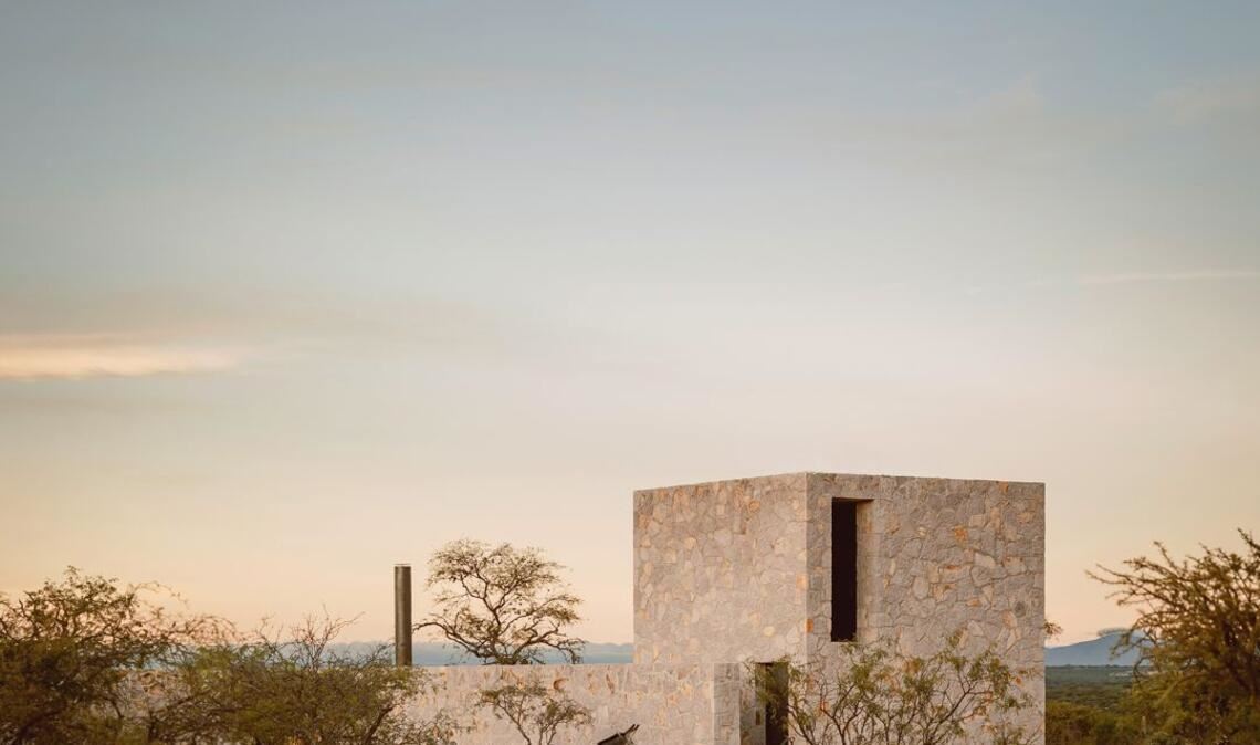 HW Studio, Casa Enso II, San Miguel de Allende, Guanajuato, Mexiko, 2021–22. Im Buch auf Seite 187.