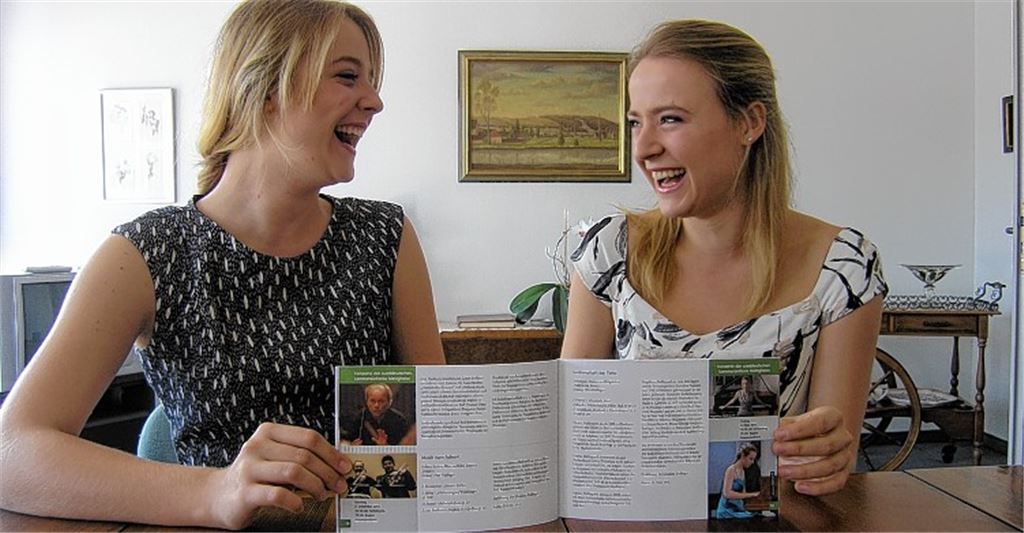 Haben gut lachen: Marina (li.) und Magdalena Müllerperth freuen sich auf das Konzert am 7. März im Uhlandbau mit der Süddeutschen Kammersinfonie Bietigheim.