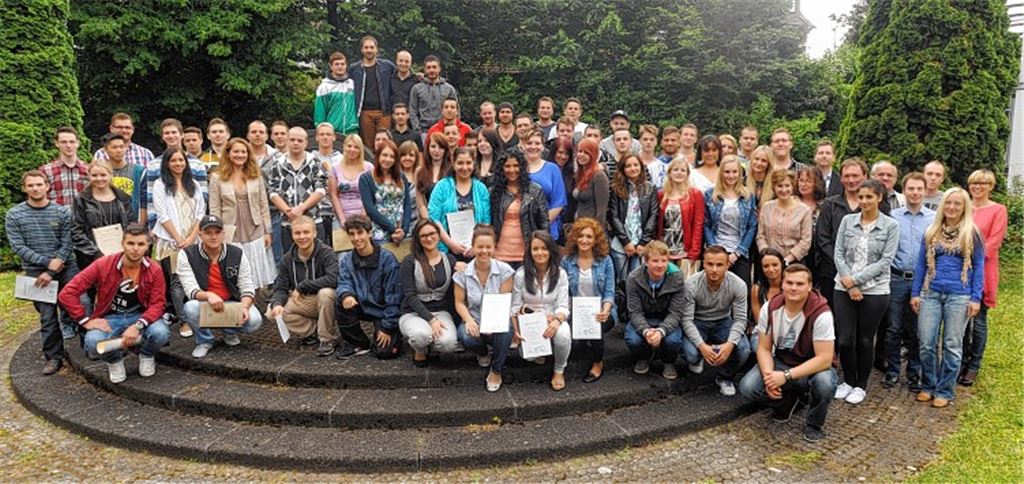 Haben ihre Ausbildung abgeschlossen: 75 Schülerinnen und Schüler der Georg-Kerschensteiner-Schule Mühlacker. 
