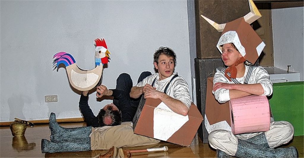 Hähnchen Chick und die zweigeteilte Kuh bevölkern die Knittlinger Bühne. Foto: Filitz