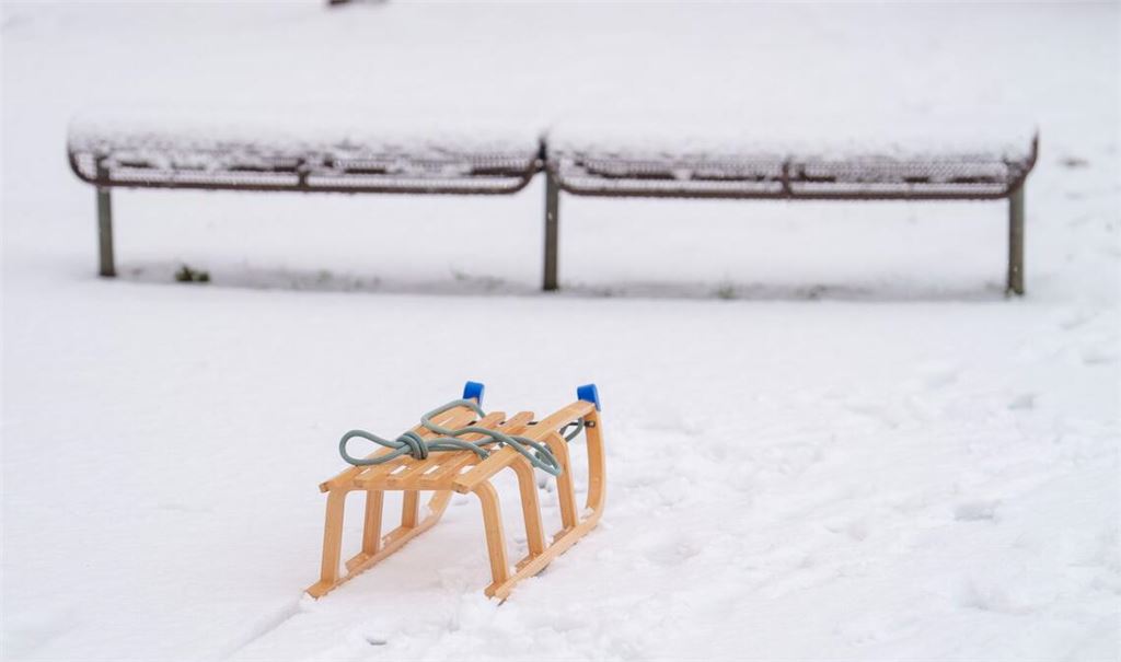 Händler melden eine deutlich höhere Nachfrage nach Produkten wie Schlitten. (Symbolbild)