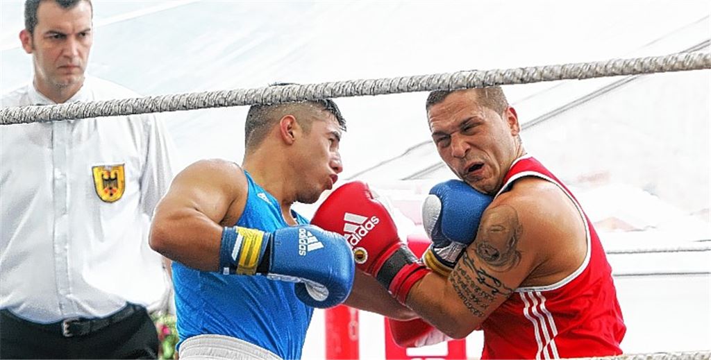 Auf der Mess fliegen die Fäuste