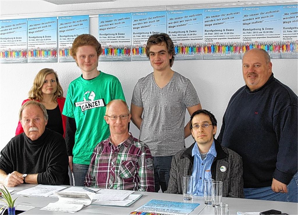Halten fest an ihrer Initiative gegen Rechts:Wolfgang Schulz, Kathrin Lechler, Johannes West, Rüdiger Jungkind, Kai Hoffmann, Christoph Weißenbacher und Ralf Fuhrmann (v. li.).
