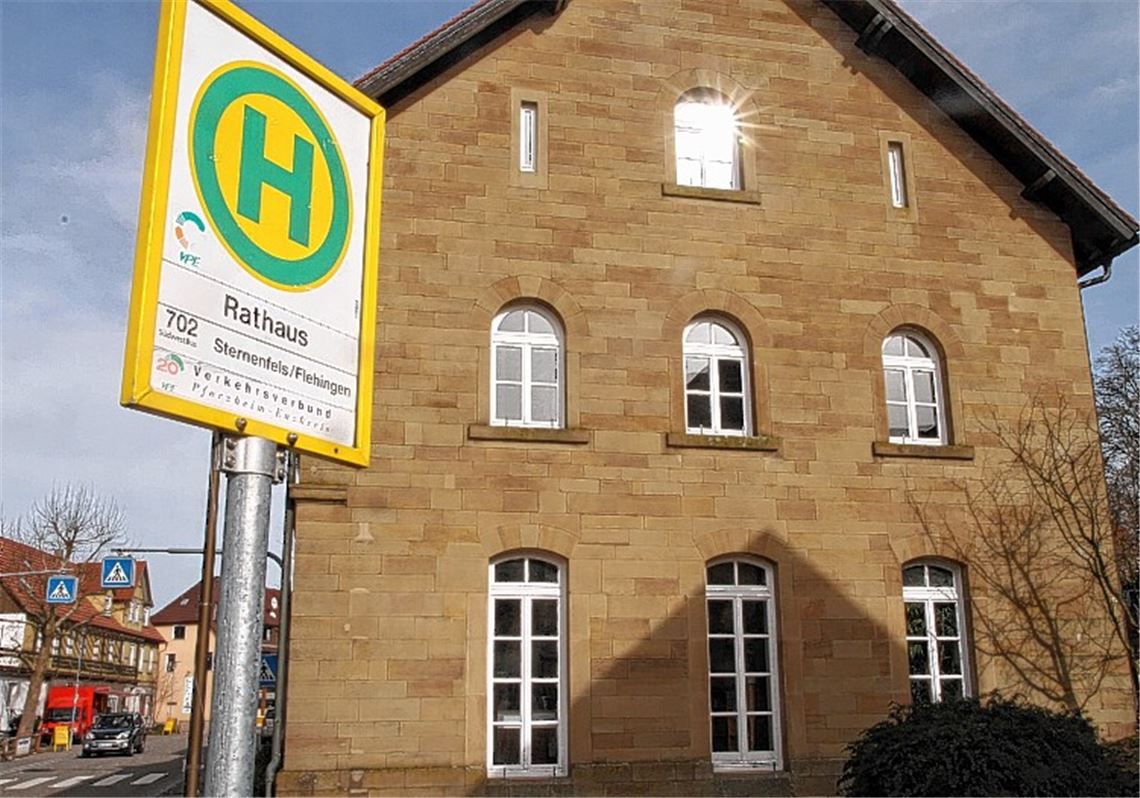 Haltestelle Rathaus: Für den Chefsessel der Verwaltung gibt es – neben Amtsinhaberin Sigrid Hornauer und Nein-Kandidat Andreas Fischer – mit Ralph Hintersehr einen weiteren Kandidaten. Foto: Hansen