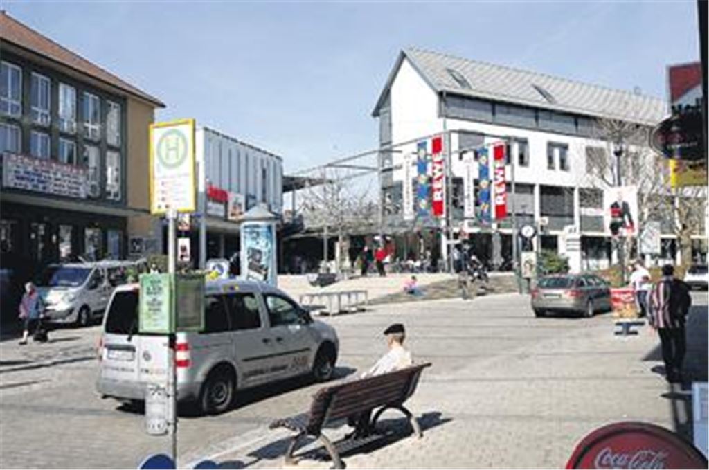 Handelsansiedlungen in den Innenstädten  wie hier im Beispiel Mühlacker  soll in der Region uneingeschränkt Vorrang haben vor Einkaufsmärkten auf der Grünen Wiese, lautet das Credo aller um eine effektive Einzelhandelssteuerung bemühten Stadt- und Regionalplaner. Foto: Kollros 
