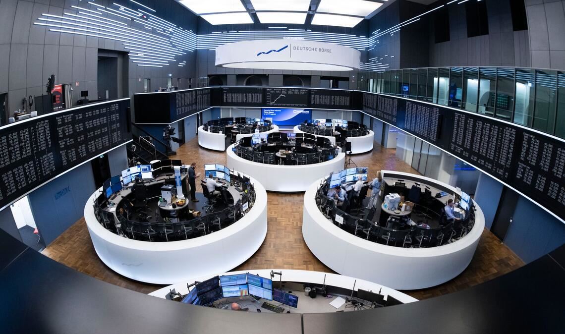 Handelssaal der Frankfurter Börse: In Deutschland nutzen auch Jahre nach der Corona-Pandemie viele Konzerne rein virtuelle Hauptversammlungen (Archivbild)