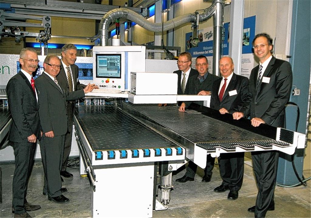 Handwerkskammer-Geschäftsführer Gerd Lutz, Holzma-Geschäftsführer Walter Visel, der Calwer Landrat Helmut Riegger, WFG-Geschäftsführer Jens Mohrmann, der Landratstellvertreter aus dem Enzkreis, Wolfgang Herz, IHK-Präsident Burkhard Thost und Hochschulrektor Professor Dr. Martin Erhardt (v. li.) werben für die „Wissensregion“. 