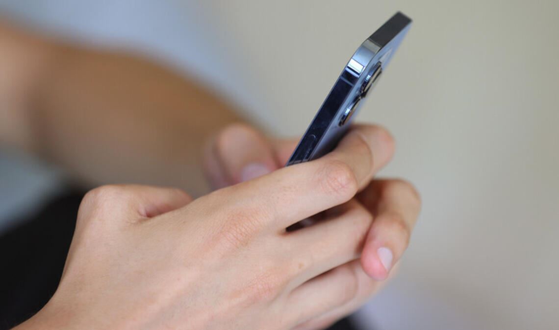 Handys sind ein schlechtes Erziehungsinstrument: Was dort zu besichtigen ist, inspiriert auch Kinder zu kriminellem Fehlverhalten.