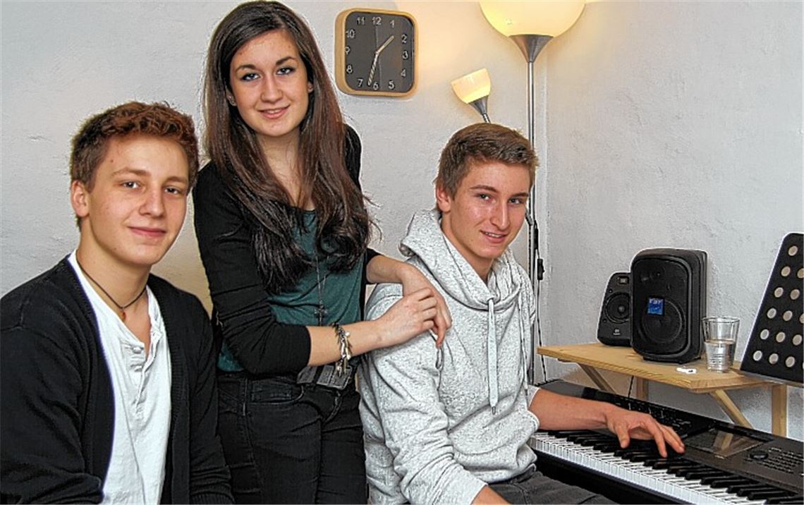 Hannes Mondon (li.), Marie Mangas und Michael Knapp feilen derzeit an weiteren eigenen Kompositionen.