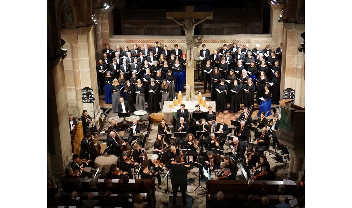 Hannoversche Hofkapelle und Maulbronner Kammerchor überzeugen gemeinsam mit den Solisten beim Saisonabschluss in der Klosterkirche. Foto: Bastian
