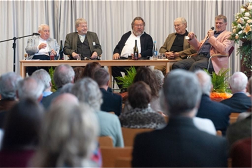 Hans A. Hey (Ehrenpräsident der Gottlob-Frick-Gesellschaft; v.li.), Cornelius Hauptmann (Bass), Robert Holl (Bass), Harald Stamm (Bass) und Reinhard Hagen (Bass). Foto: Fotomoment