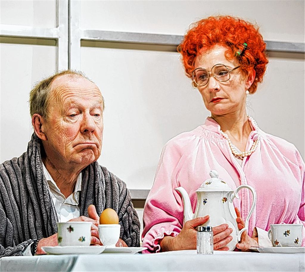 Hans Peter Korff und Christiane Leuchtmann spielen Loriots Sketche.