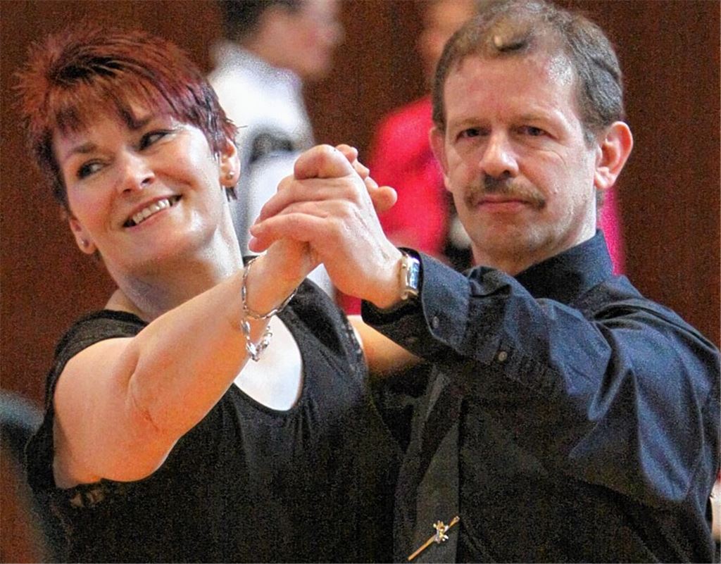 Senioren tanzen in Illingen um die Landestitel