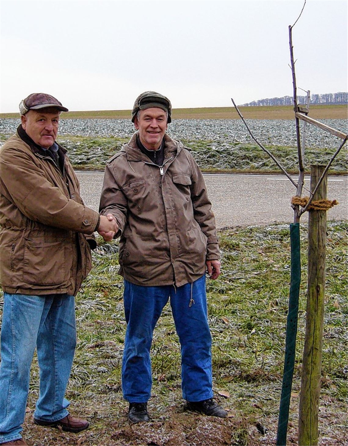 Hans Steiner (li.) gratuliert Gewinner Karl Knittel. Foto: privat