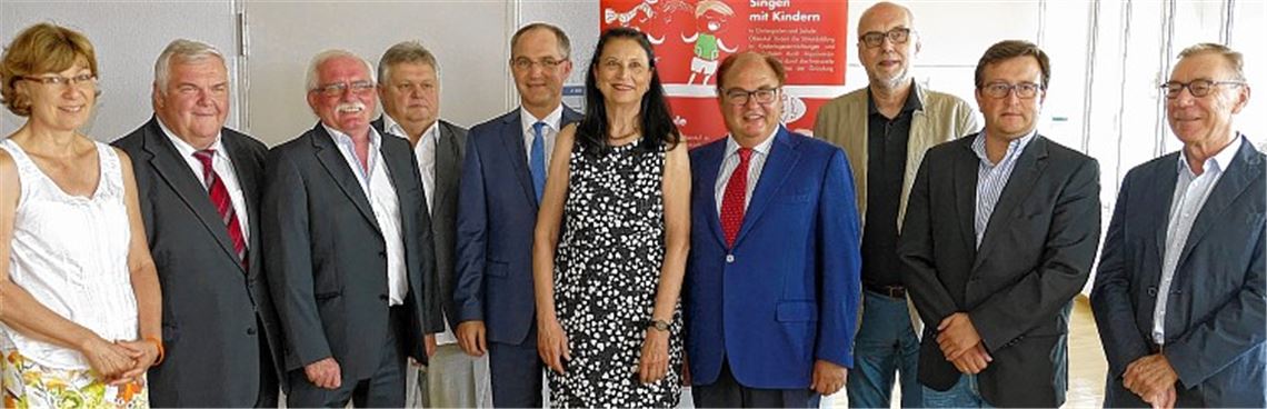 Hans Werner Köblitz (re.) übergibt sein Amt an Michael Lindner aus Calw.