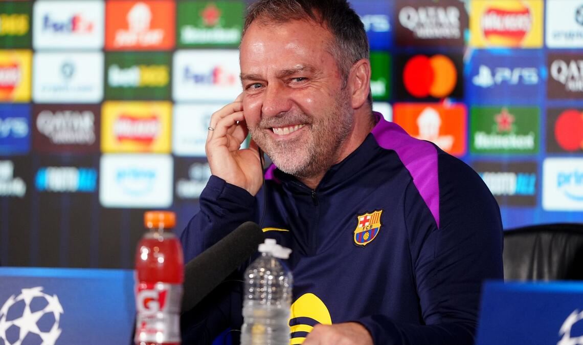 Hansi Flick bleibt weiter in Barcelona. (Archivbild)