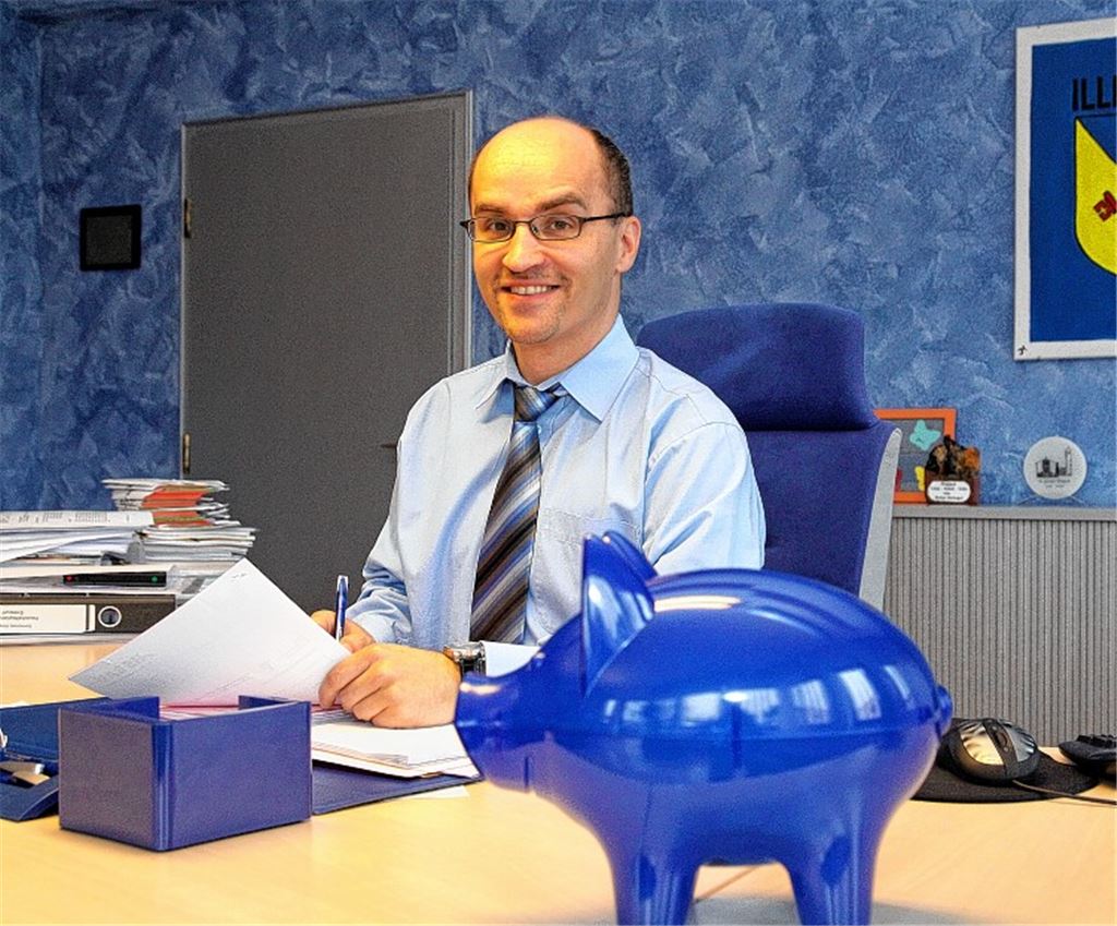 Harald Eiberger nimmt auch in den nächsten acht Jahren Platz auf dem Chefsessel im Illinger Rathaus. Archivfoto: Goertz