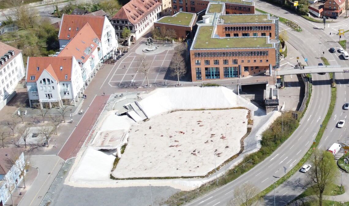 Harrt der Dinge: das „Mühlehof-Loch“ in der Mühlacker Stadtmitte. Foto: Archiv