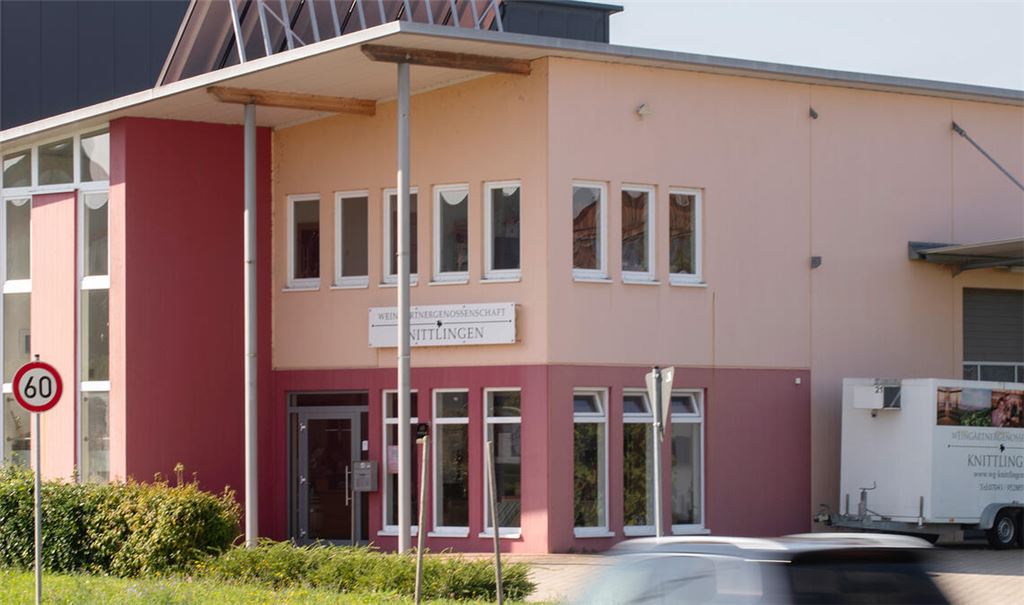 Hat an diesem Samstagvormittag letztmals geöffnet: der Verkauf der WG Knittlingen in der Wiesenstraße 40. Foto: Fotomoment