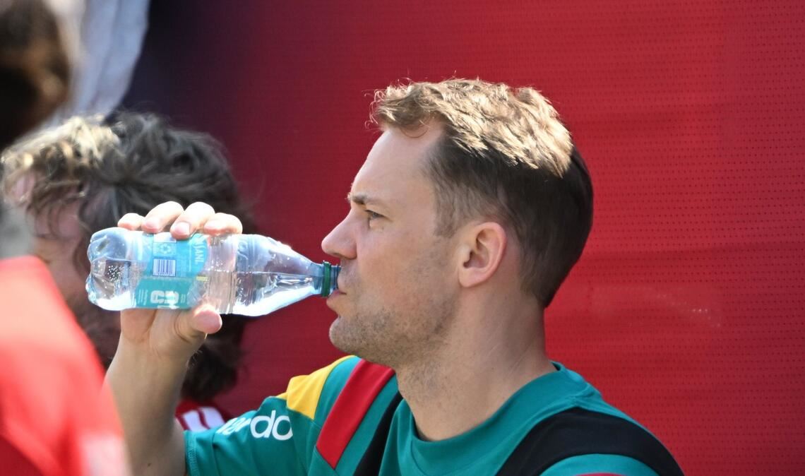 Hat auch ohne Einsatz Durst: Fußball-Nationaltorhüter Manuel Neuer.