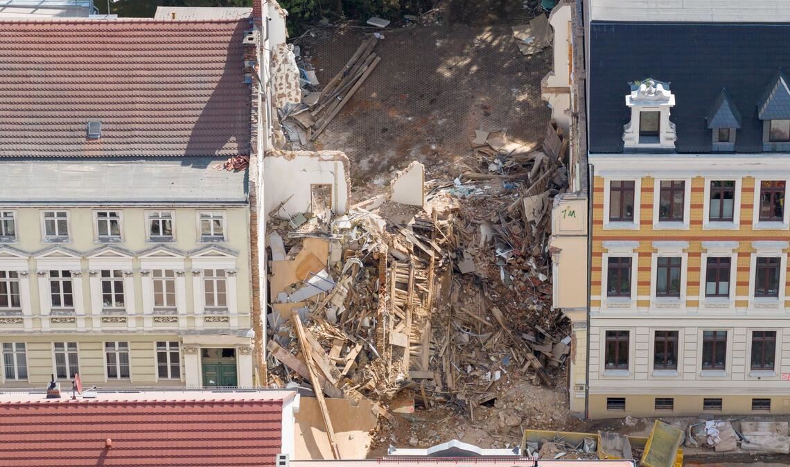 Hauseinsturz in Görlitz: Trümmerfeld eines Gründerzeithauses in Drohnenaufnahme.