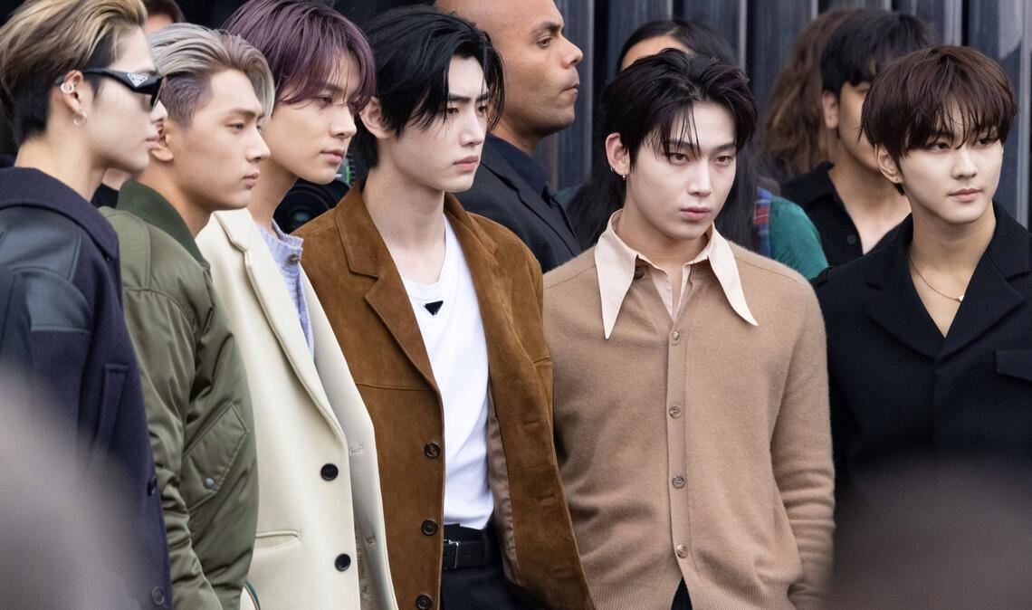 Heeseung (3.v.l.) wird die Band ENHYPEN verlassen.