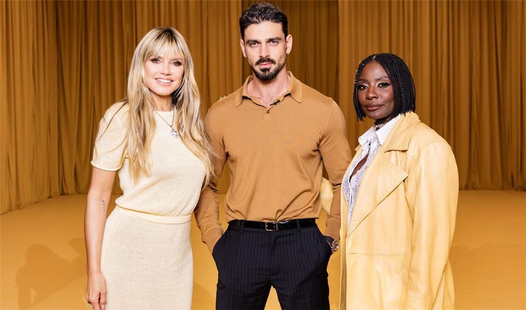 Heidi Klum mit den Gästen der 7. Folge: Michele Morrone und Nikeata Thompson