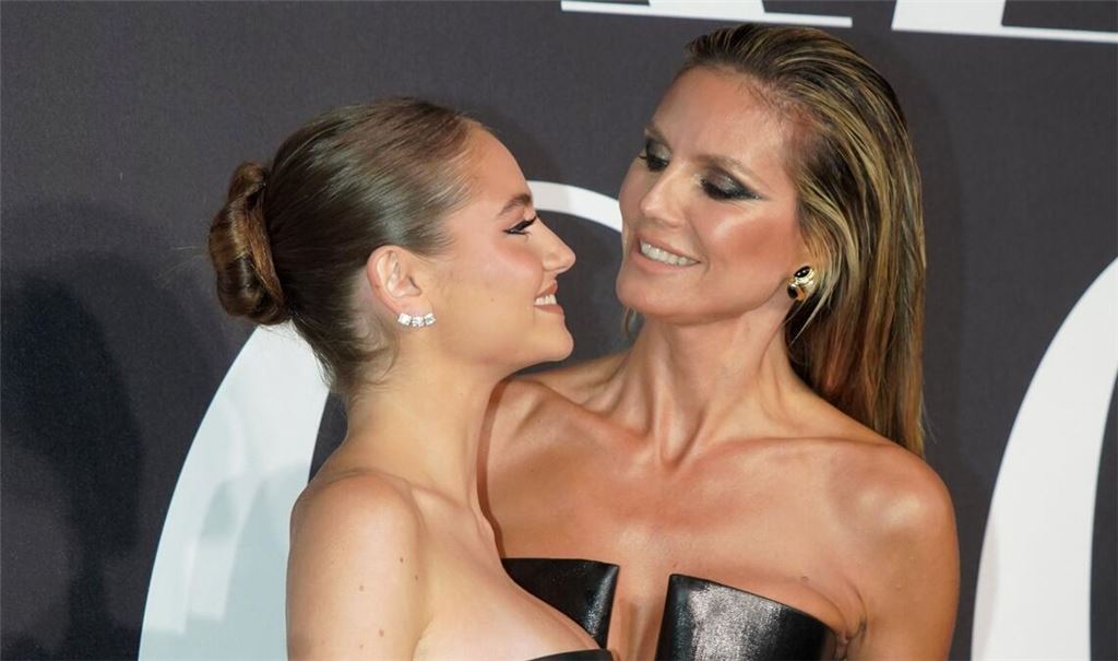Heidi Klum (r) hat ihre Tochter Leni mit der Leidenschaft fürs Model offenbar angesteckt.