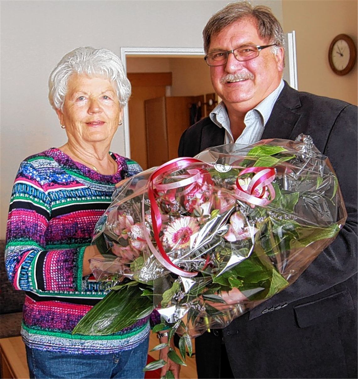 Heidrun Beier mit Heinz Hiller von der Anzeigenabteilung.