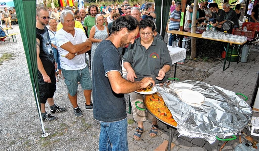 Riesenpaella erweist sich als großer Renner