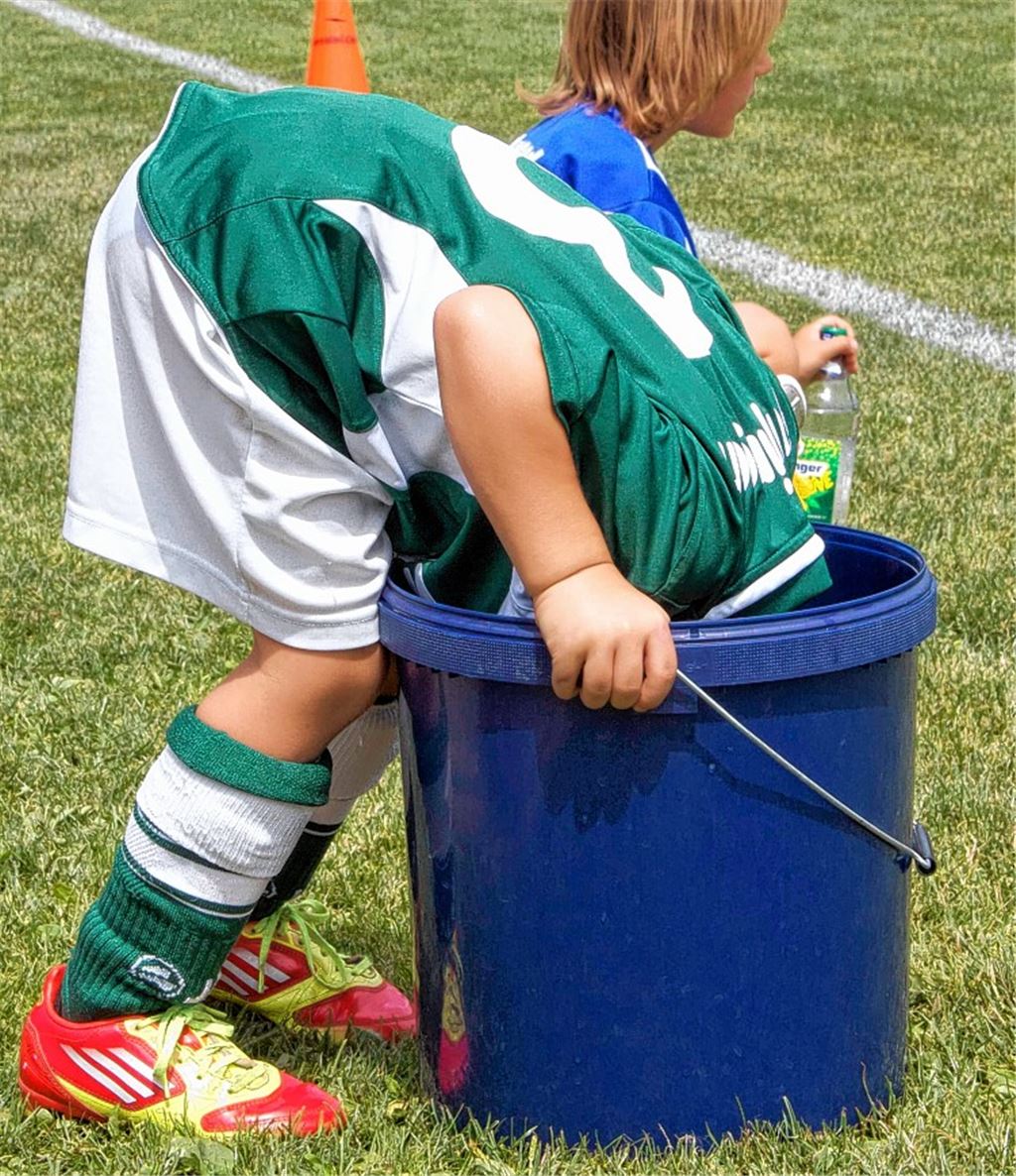 Heißes Sportfest beim SV Iptingen, da tut eine Abkühlung gut. Foto: Kuneck