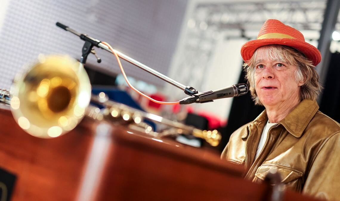 Helge Schneider spielt eine ganze Reihe von Instrumenten. (Archivbild)