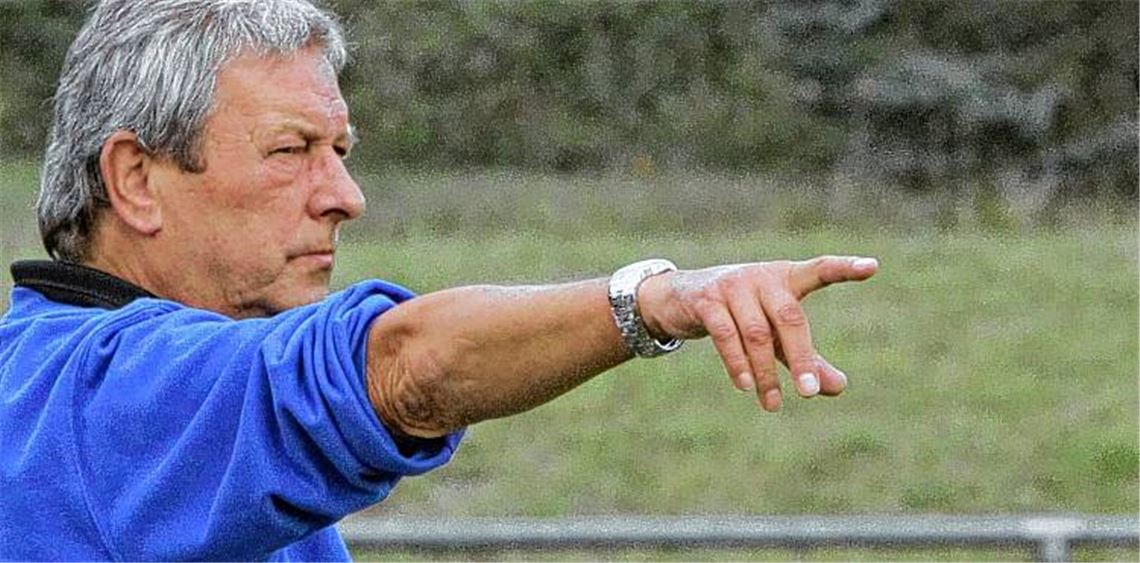 Helmut Frey ist bereits ein alter Hase, der weiß wo es langgeht. Seit 1985 hat der heute 60-Jährige die Trainerlizenz und ist immer noch wissbegierig. Foto: Eigner