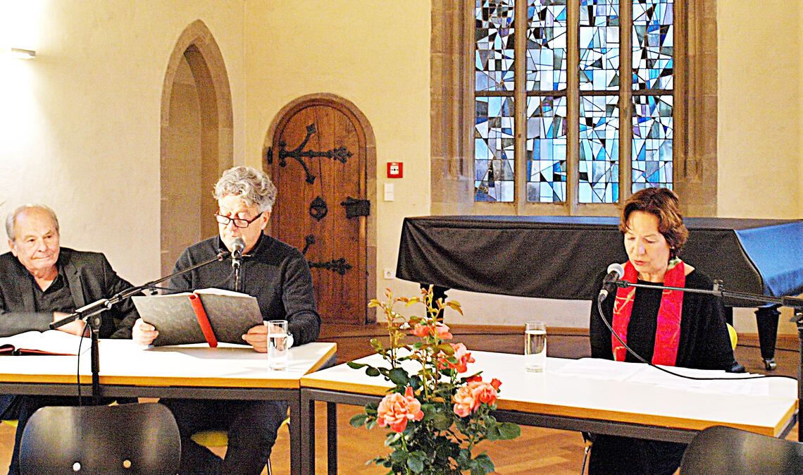 Helmut Vogel (li), Ernst Süss und Regina Bucher vermitteln Einblicke in das Leben Hermann Hesses und Stefan Zweigs. Fotos: Filitz