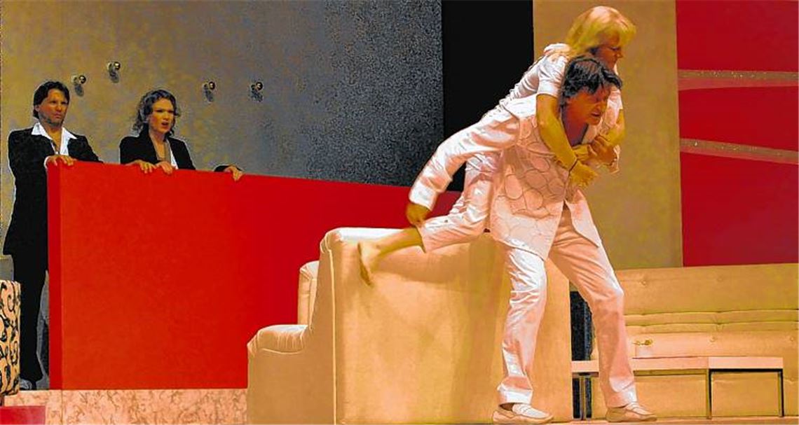 Herbert Herrmann und Nora von Collande kommen erneut in den Mühlehof.Stahlfeld