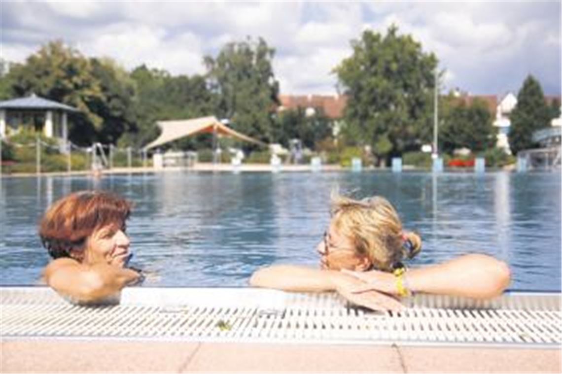 Herbstliche Temperaturen haben für die Stammgäste im Mühlacker Freibad auch ihr Gutes: viel Platz zum Schwimmen.
Foto: Gollnow